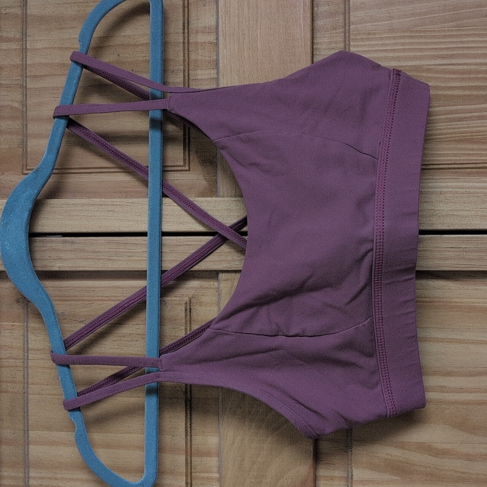Born primitive lotus sports bra